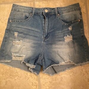 High-waisted denim short